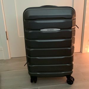 Samsonite carry on luggage